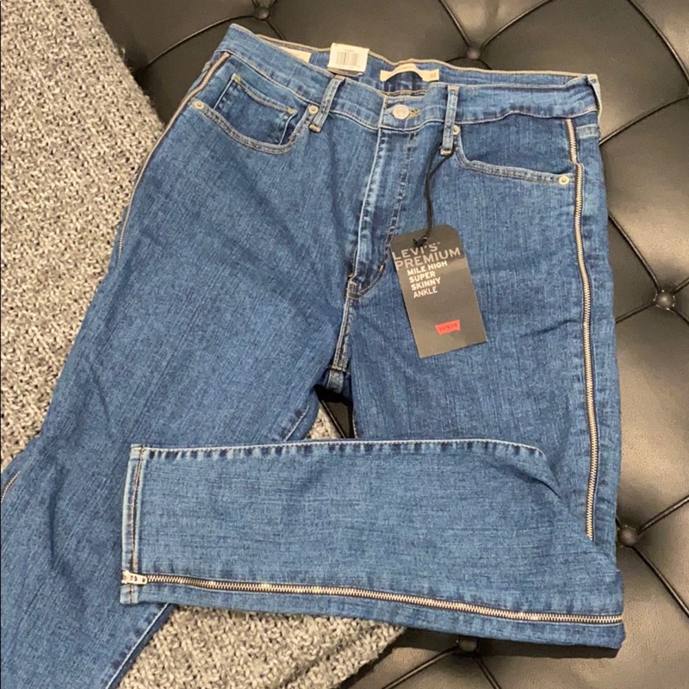 Levi’s Mile High Skinnies Zipper Leg